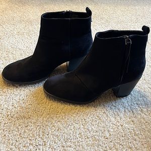 Old Navy black booties - Size 8